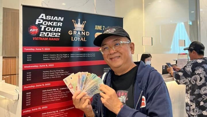 เศรษฐีคนใหม่!! "ป๋าเต็ด" หอบเงิน 56 ล้านกลับบ้าน หลังลงสนามแข่งโป๊กเกอร์ที่เวียดนาม