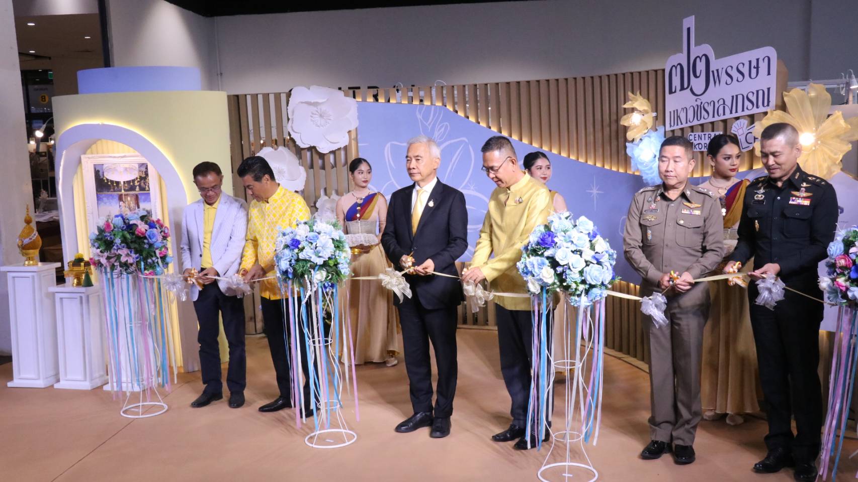 'สุวัจน์'เปิดนิทรรศการเฉลิมพระเกียรติ "72 พรรษา มหาวชิราลงกรณ"ศูนย์การค้าเซ็นทรัลโคราช