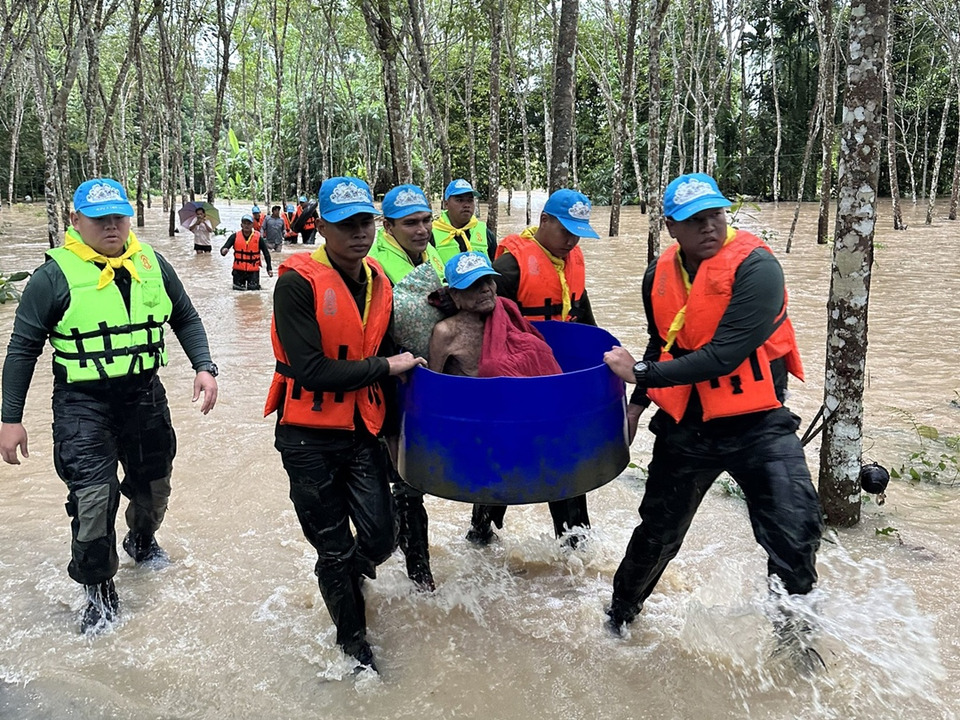 กองทัพบกเดินหน้าช่วยเหลือประชาชนที่ประสบอุทกภัยทุกพื้นที่ทั่วประเทศ