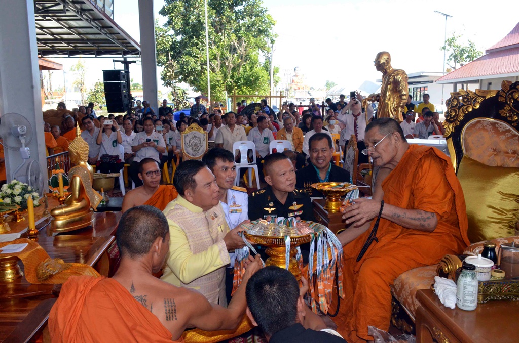 กาฬสินธุ์ฮือฮา!! "หลวงปู่ศิลา" ปลุกเสกเหรียญรางวัลกีฬาเยาวชนแห่งชาติ