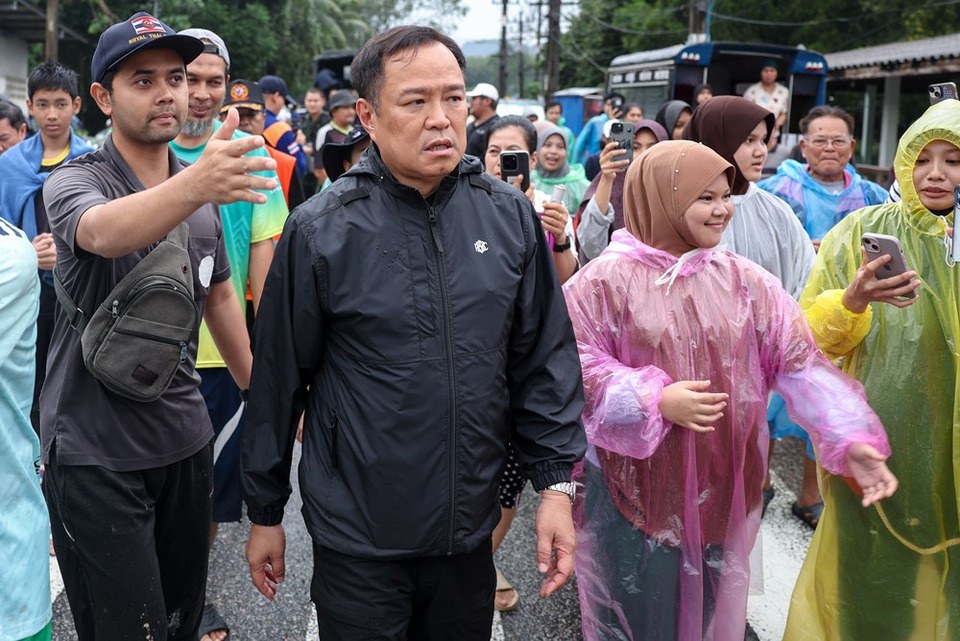 “อนุทิน”ลุยหาดใหญ่ ตรวจสถานการณ์น้ำท่วม รับกดดัน จ่อบินกลับกทม.ถกด่วนแผนเยียวยา