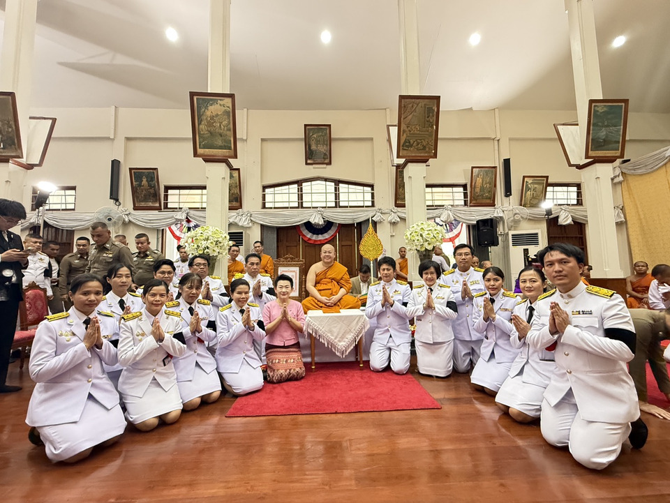 พิธีเชิญสมณศักดิ์พัดยศ ผ้าไตรพระราชทาน