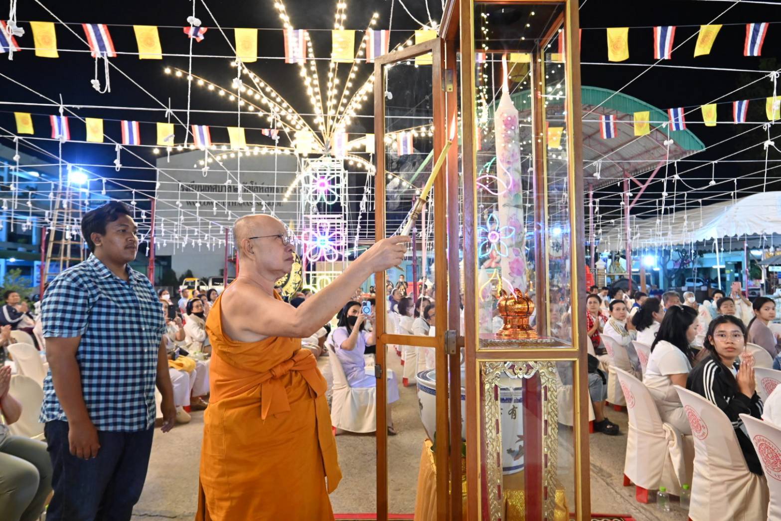 วัดโล่ห์สุทธาวาสสวดมนต์ข้ามปีต้อนรับศักราชใหม่ 2568 อุทิศถวายพระราชกุศลแด่สมเด็จพระบูรพมหากษัตริยาธิราช  