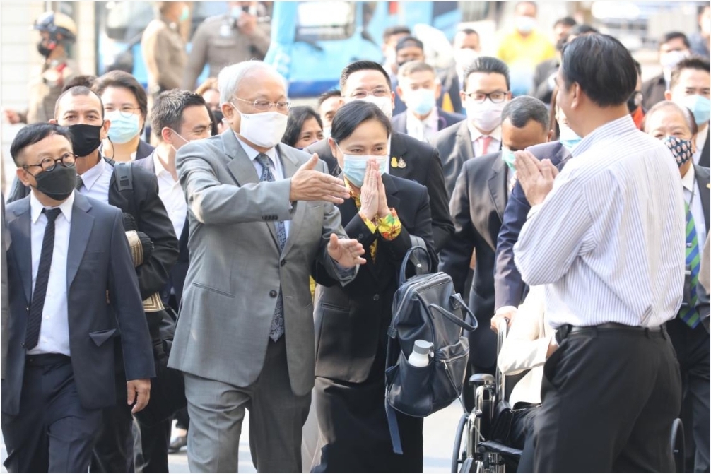 ศาลรธน.รับวินิจฉัยเฉพาะสถานะ" 5 ส.ส.กปปส."สั่งหยุดปฏิบัติหน้าที่ แจ้งข้อกล่าวหาใน15วัน