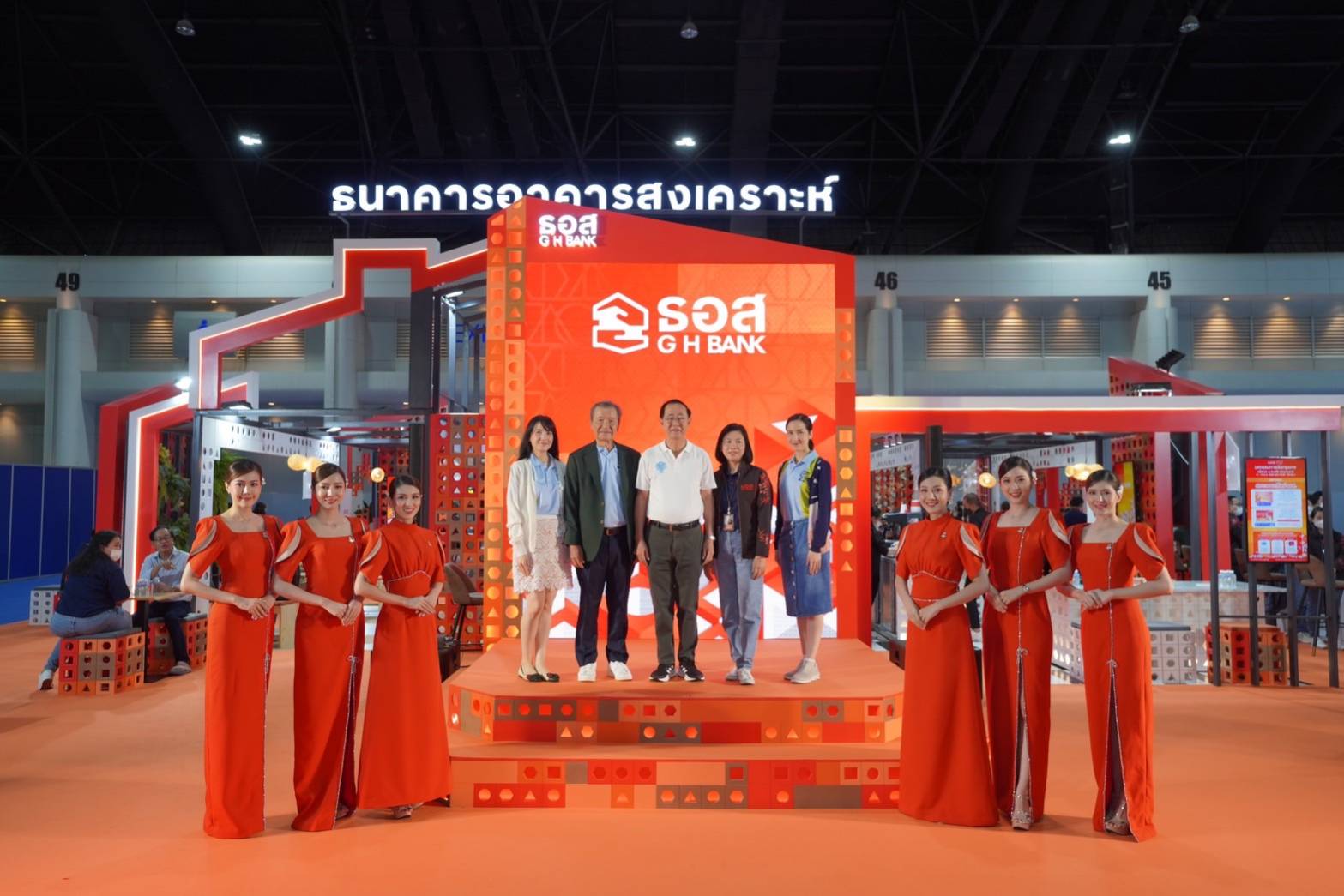 "อาคม" รมว.คลัง เยี่ยมชมบูธธอส. งาน"มหกรรมการเงินกรุงเทพ" ครั้งที่ 23 