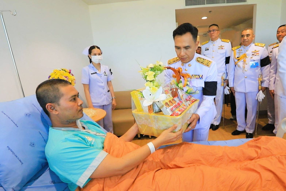 ในหลวงทรงห่วงใย พระราชทานสิ่งของแก่ทหารบาดเจ็บชายแดน 7 นาย