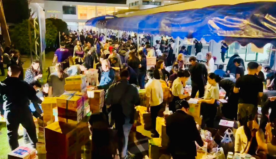 น้ำใจเชียงราย! ฝูงบิน 416 ลำเลียงข้าว-น้ำดื่มช่วยชาวหาดใหญ่ ฝ่าอุทกภัยใต้ 