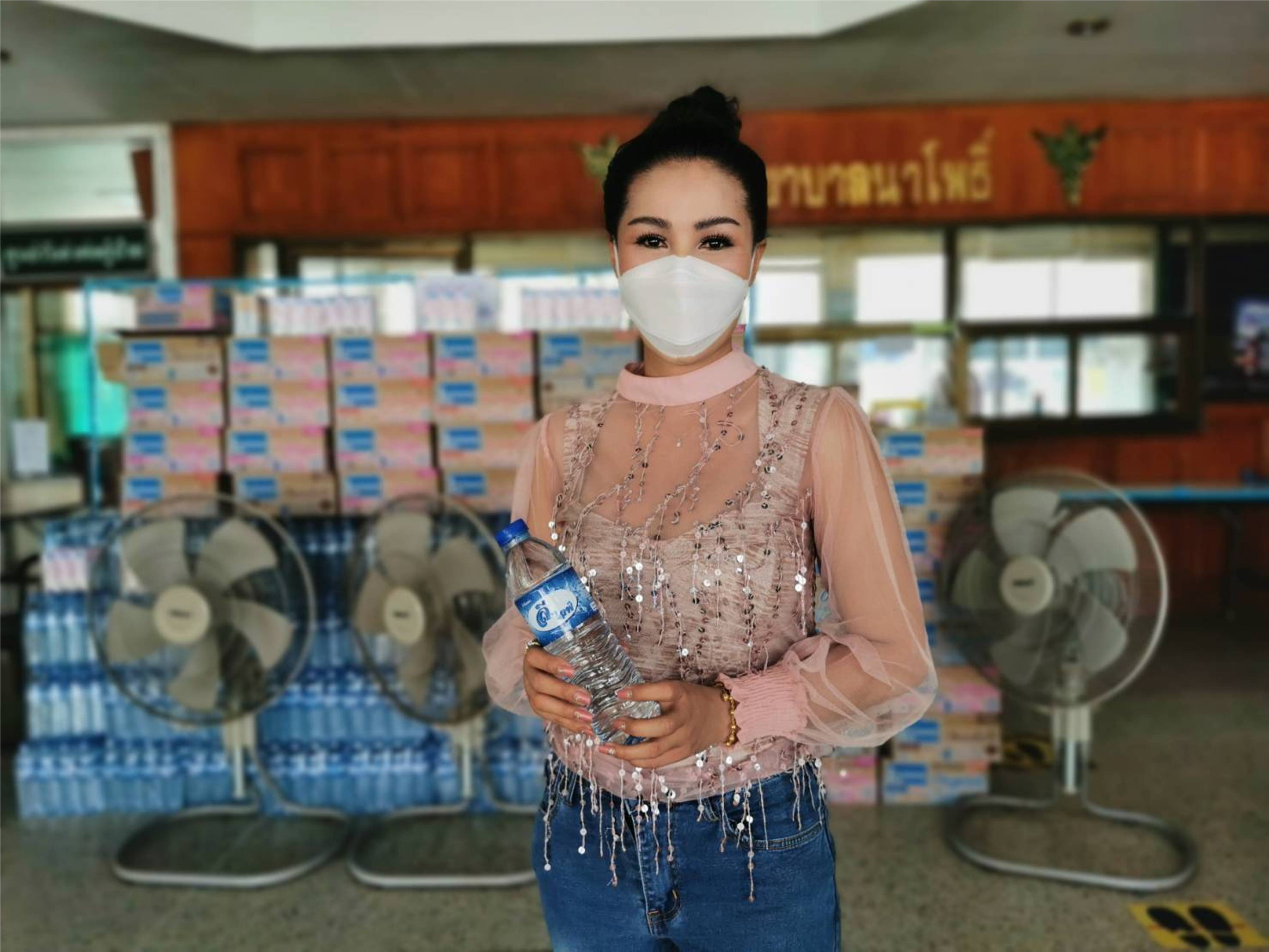 “หญิงลี” มอบของช่วย รพ.บ้านเกิดหลังผู้ป่วยโควิดพุ่ง เผยศิลปินกระทบหนัก วอนผู้มีอำนาจเร่งแก้