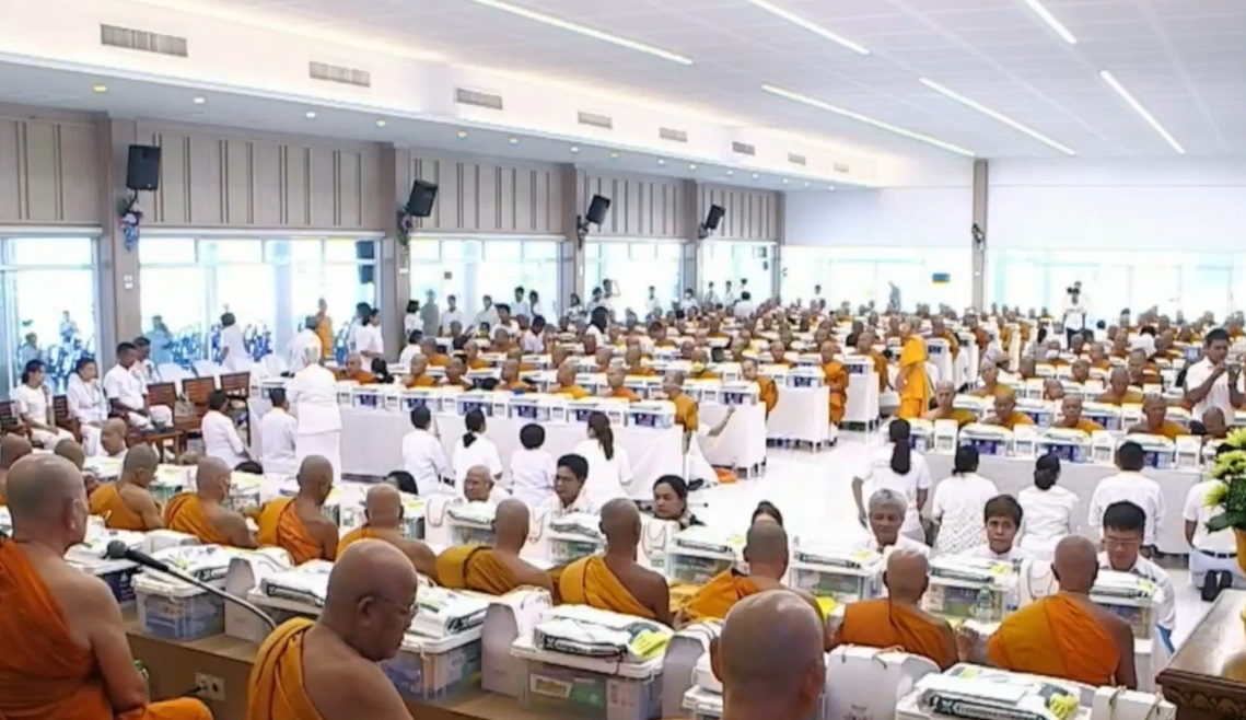วัดพระธรรมกายถวายมหาสังฆทาน 4 จังหวัดชายแดนภาคใต้ต่อเนื่อง 20 ปี