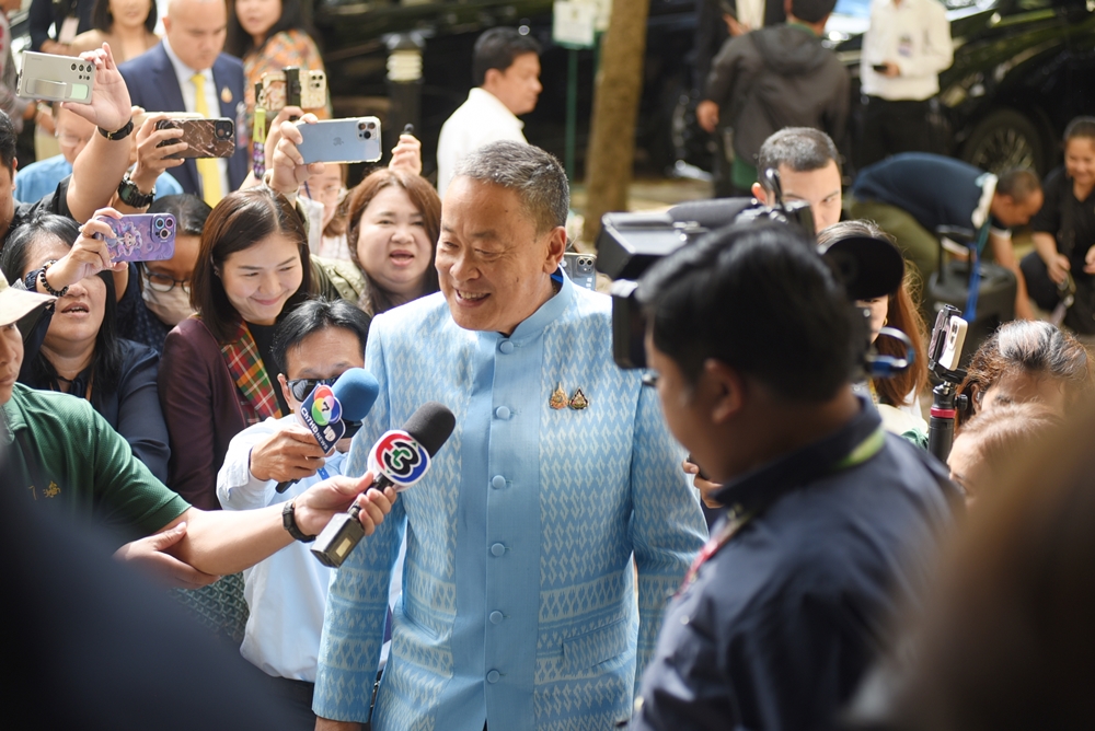 "เศรษฐา" ยิ้มแย้ม ! มอบ "เลขาฯนายกฯ" ไปฟังคำวินิจฉัยศาลรธน.พรุ่งนี้ แจงภารกิจติดภารกิจแน่น 
