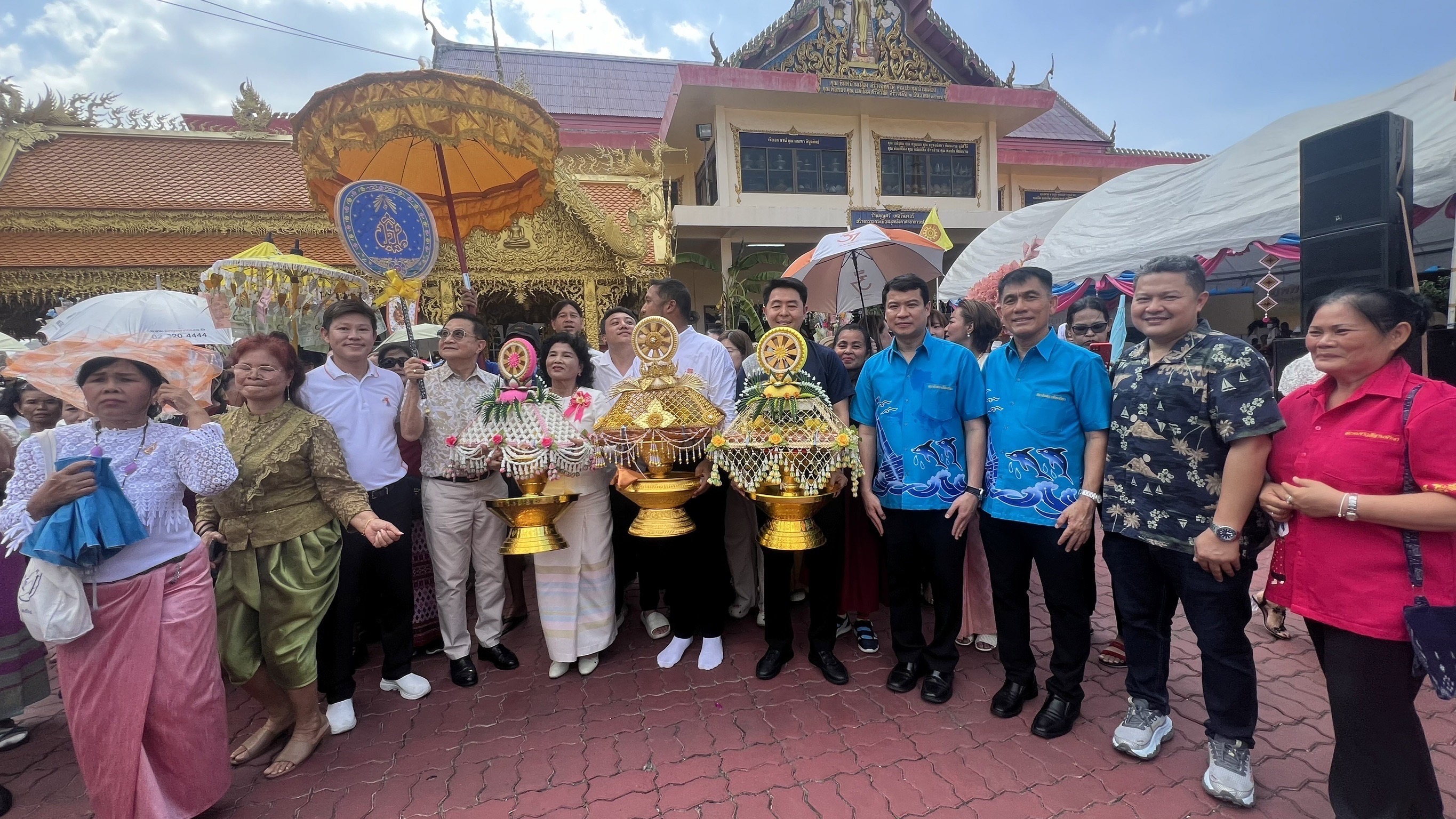ครอบครัวพัฒนสิน ร่วม พุทธศาสนิกชน ถวายกฐินสามัคคี สำนักสงห์หนองอ้อ นำปัจจัย 2 .9 ล้านกว่าบาท เพื่อสมทบทุนสร้างอุโบสถ