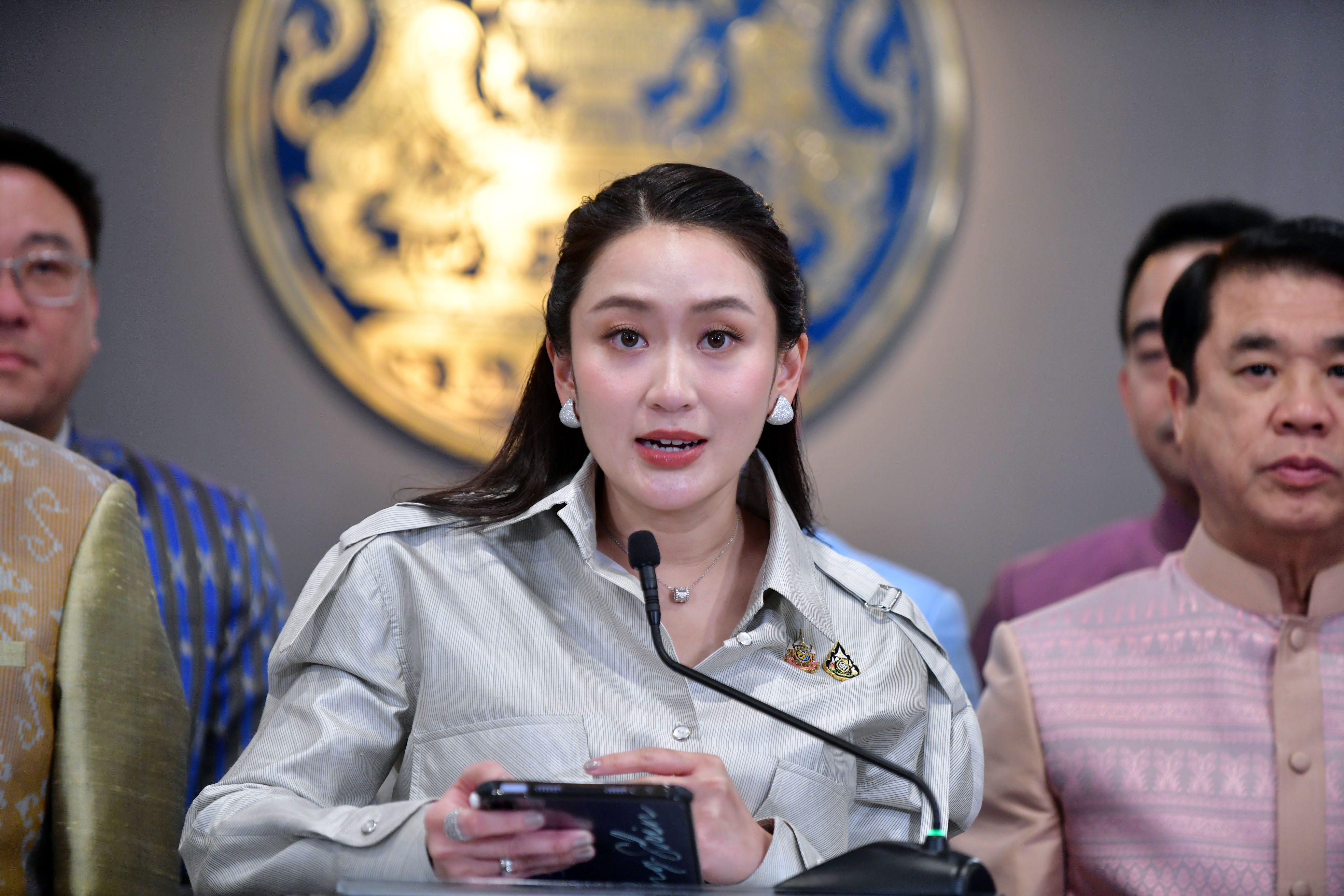 ตายเดี่ยว! "ฝ่ายค้าน"ยื่นซักฟอก"นายกฯอิ๊งค์"คนเดียว"ปชน."เปลี่ยนแผนสับขาหลอก เหตุเกลือเป็นหนอนส่งข้อมูลให้รัฐบาล