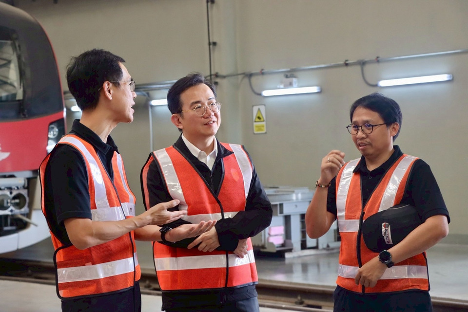 ขร. ลงพื้นที่ศูนย์ซ่อมฯรถไฟฟ้าสายสีแดง ดันมาตรฐานช่วงล่าง เสริมความปลอดภัยระบบรางไทย