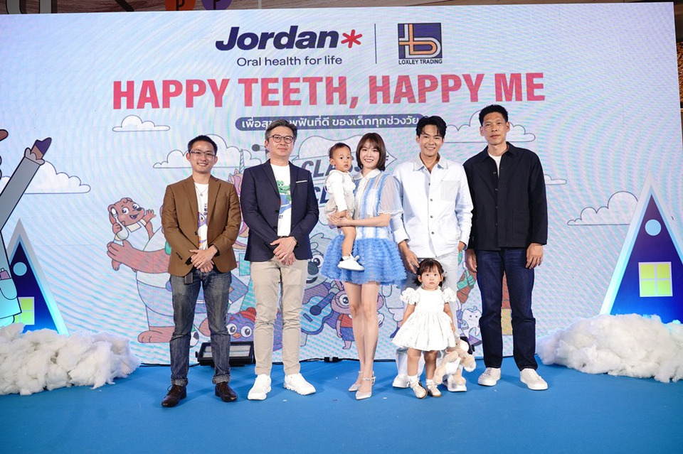 ห้างแตก! “แดน-แพทตี้” ควงคู่แฝดเปิดตัว “Jordan New UniverseW พลิกโฉมวงการแปรงฟันเด็กให้สนุกทะลุจักรวาล