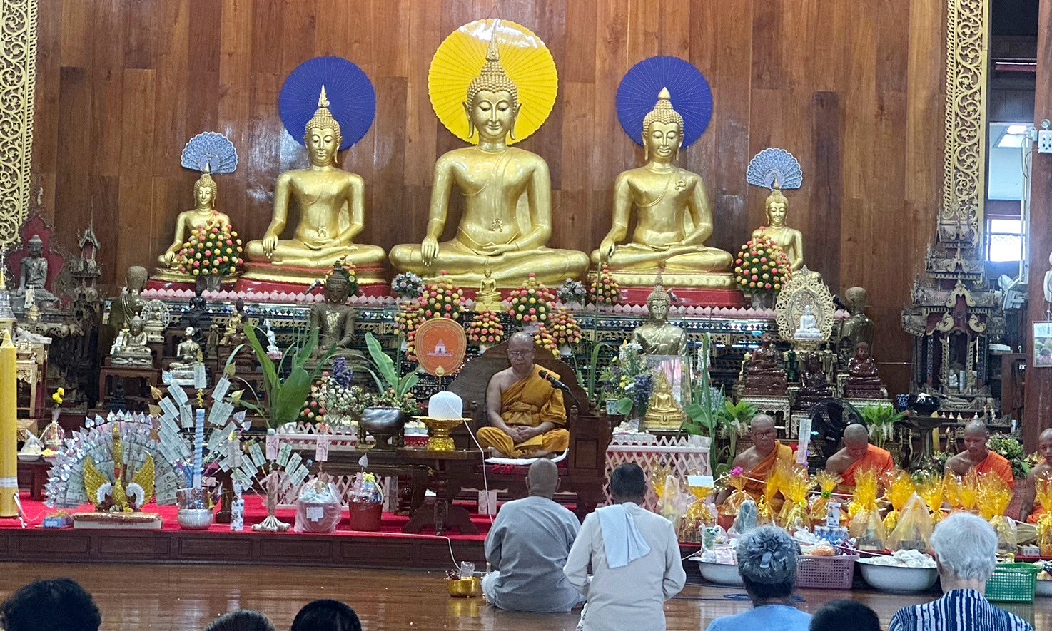 คณะศรัทธาประชาชนตำบลหมอกจำแป่  ขึ้นวัดปฏิบัติธรรม ถวายข้าวมธุปายาส เนื่องในเทศกาลอาสาฬหบูชา 