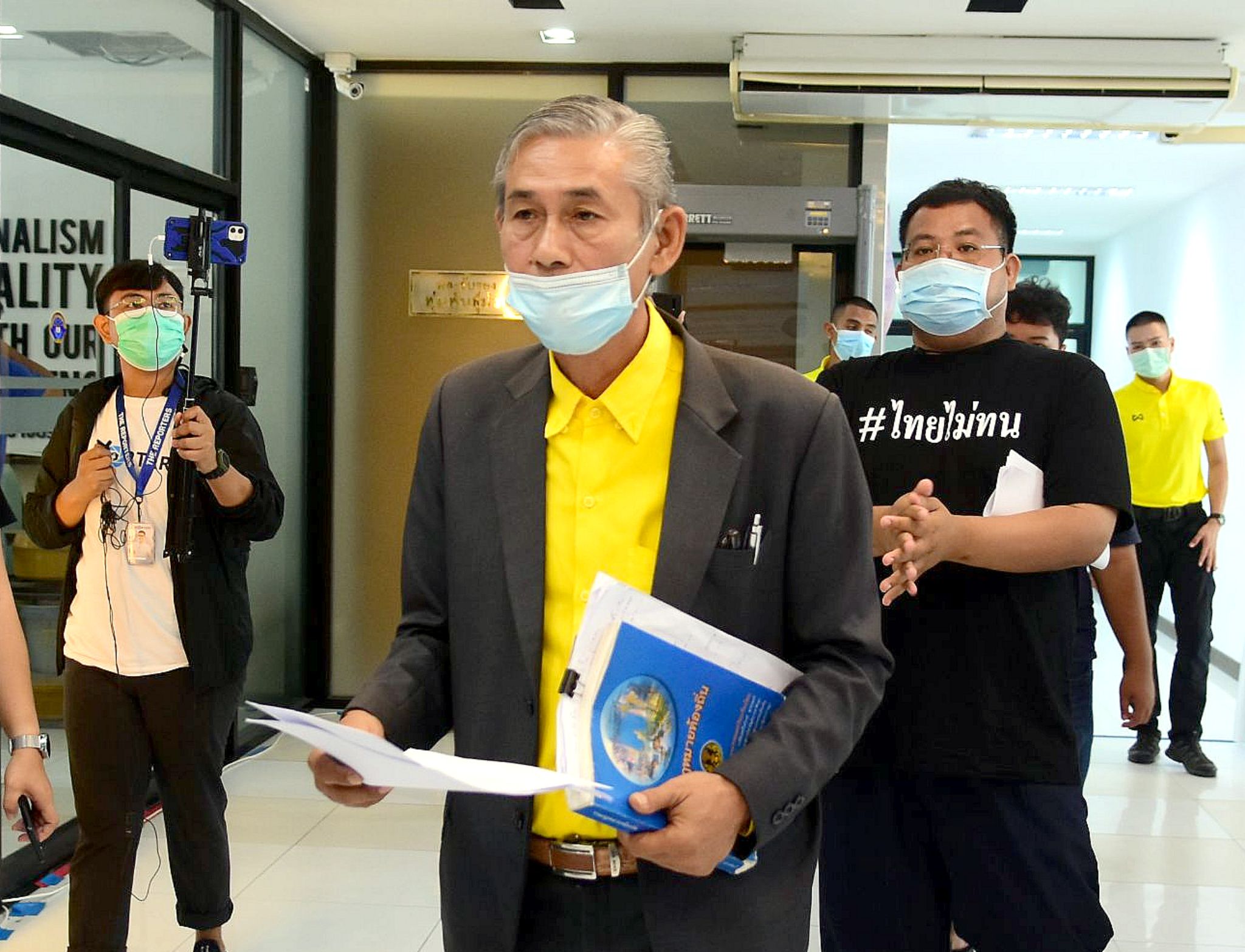 อดีต สสร. ร้องทุกข์ให้กองปราบดำเนินคดีกับนายกรัฐมนตรี คณะรัฐมนตรี ละเว้นปฏิบัติหน้าที่