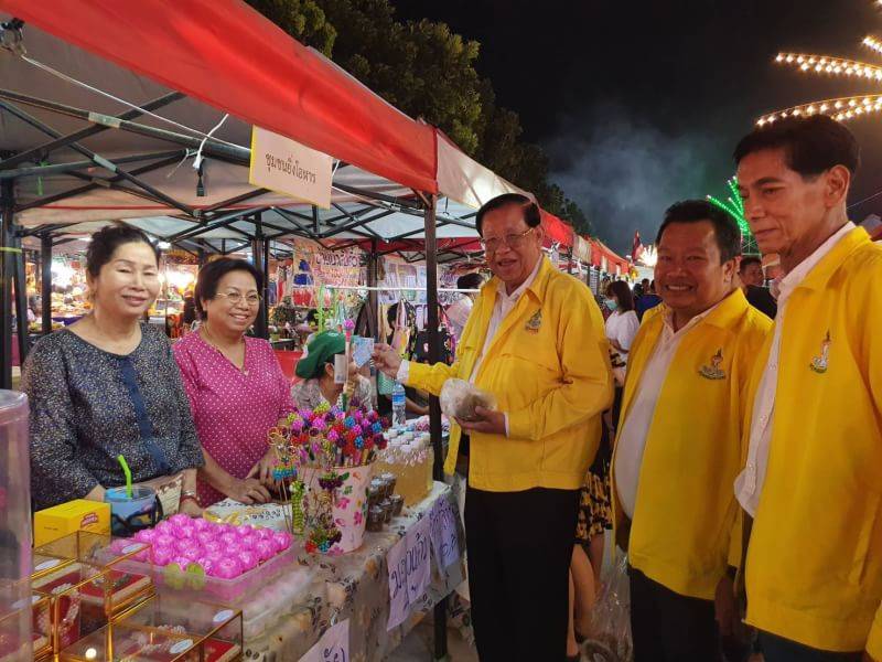 สมาชิกสภากรุงเทพมหานคร เยี่ยมร้านค้า ชุมชน ถนนคนเดิน เพื่อเพิ่มรายได้ให้กับประชาชนเขตดอนเมือง 