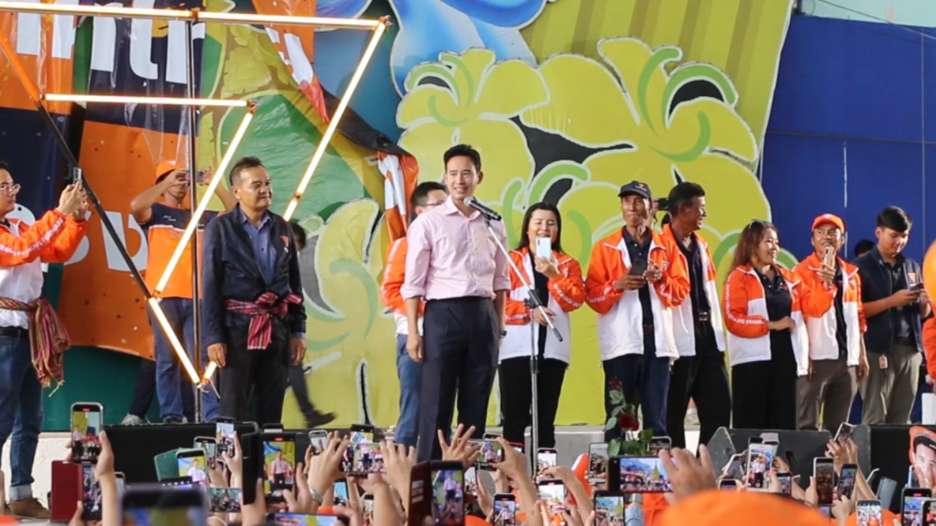 อีสานโพลเผยผลสำรวจครึ่งปีแรก ยก "พิธา"  อันดับ 1  นักการเมืองแห่งปี แม้จะพลาดเก้าอี้นายกฯ