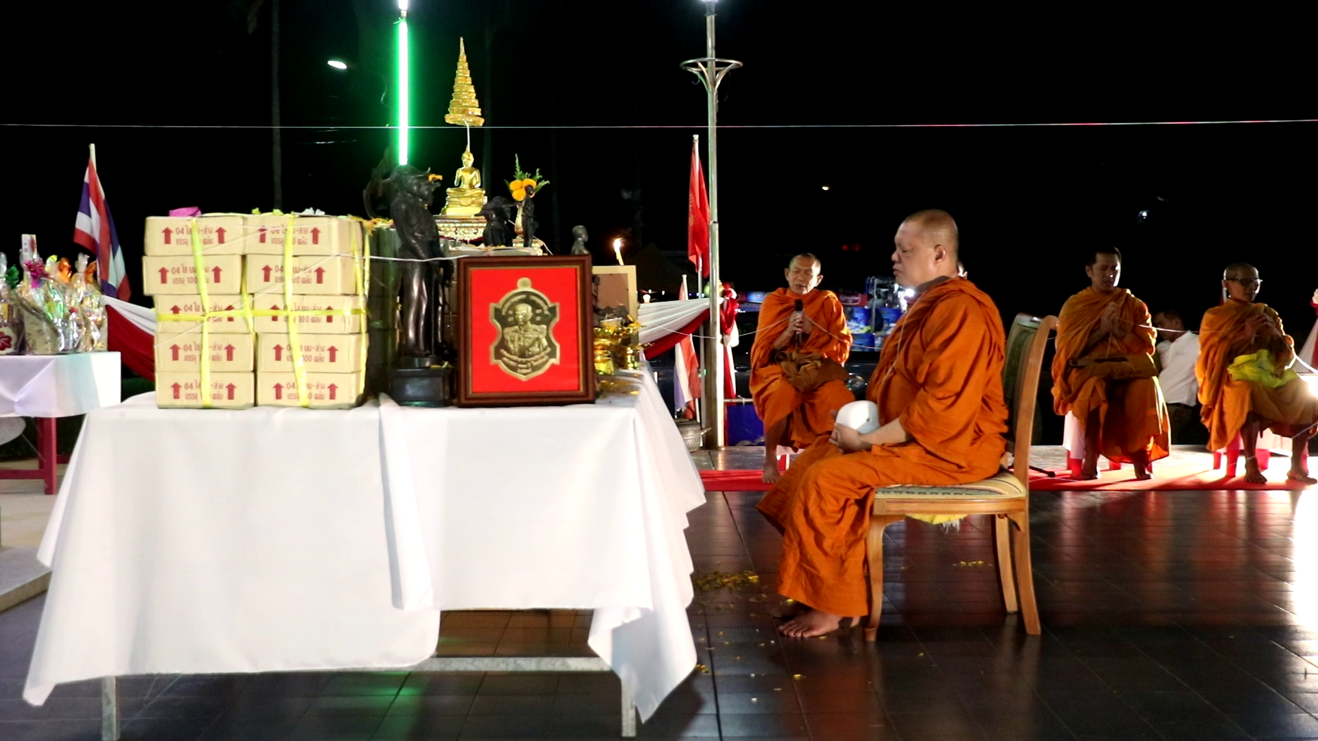 ชุมพร เทวาภิเษกเหรียญวัตถุมงคล “ครบรอบ 100 ปี โรงพักสวี” ตร.ส่องเลขหางประทัด