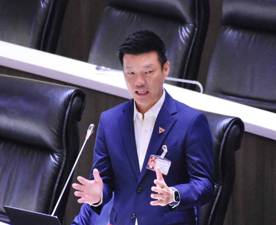 “เท้ง” ขู่คว่ำ พ.ร.ก.กู้เงิน 4 แสนล้าน จี้แจง 2 แสนล้านเปลี่ยนผ่านพลังงาน ชูแผน ปชน. 12 ปี ไม่ต้องกู้