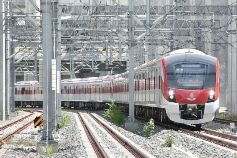 เอาใจคนเดินทางเช้า "รถไฟสายสีแดง" วิ่งเร็วขึ้น สตาร์ทตี 5 เริ่ม 15 ส.ค. นี้