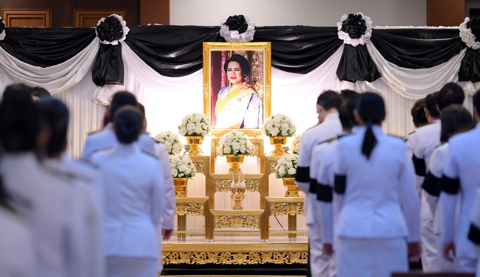 อัยการสูงสุด นำ ขรก.ลงนามถวายความอาลัย "พระพันปีหลวง"