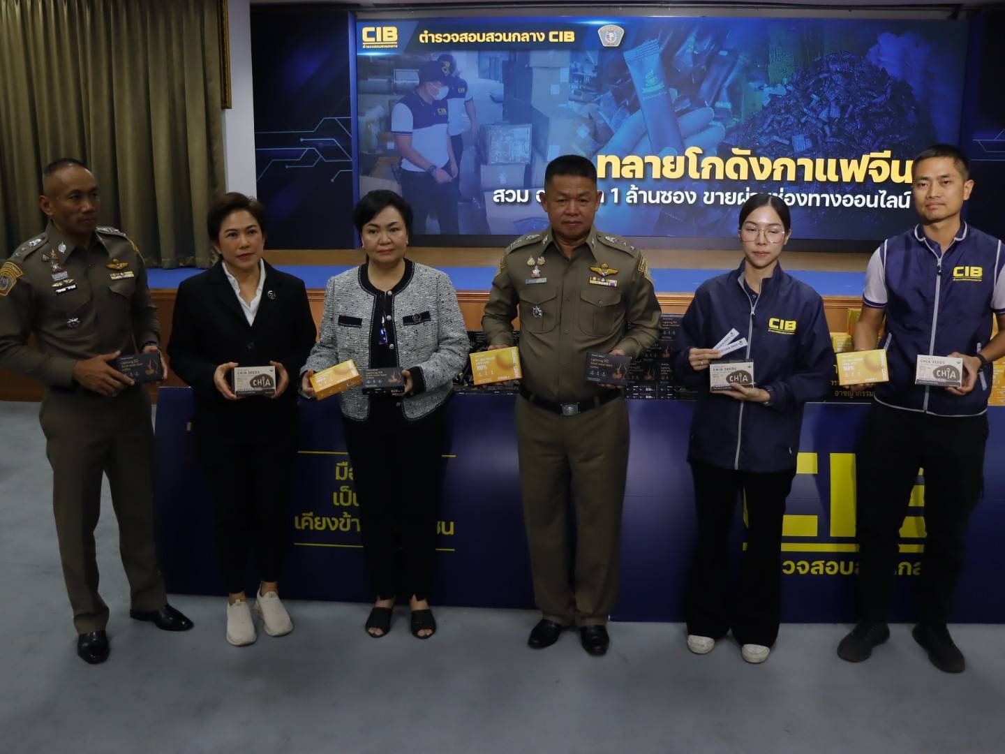 บุกทลายโกดังย่านสมุทรปราการลักลอบนำเข้ากาแฟจีนสวม'อย.'ไทยวางขายผ่านแพลตฟอร์มออนไลน์  