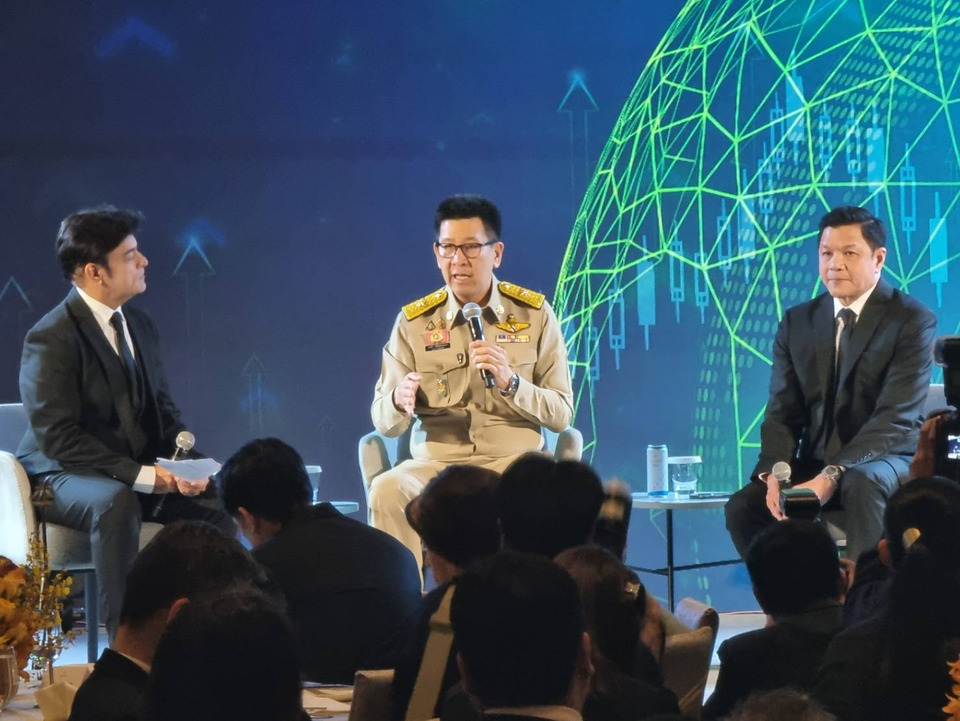 "เอกนิติ" ตั้งเป้าลงทุนใหม่ รับอุตฯแห่งอนาคต ชูเศรษฐกิจโตเข้มแข็ง ยันไม่ก้าวก่ายงานแบงก์ชาติ