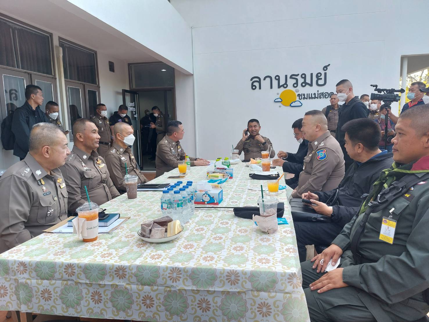 บิ๊กโจ๊กลงแม่สอดตรวจสอบโรงงานใช้แรงงานต่างด้าว 99 ชั่วโมงต่อสัปดาห์ 