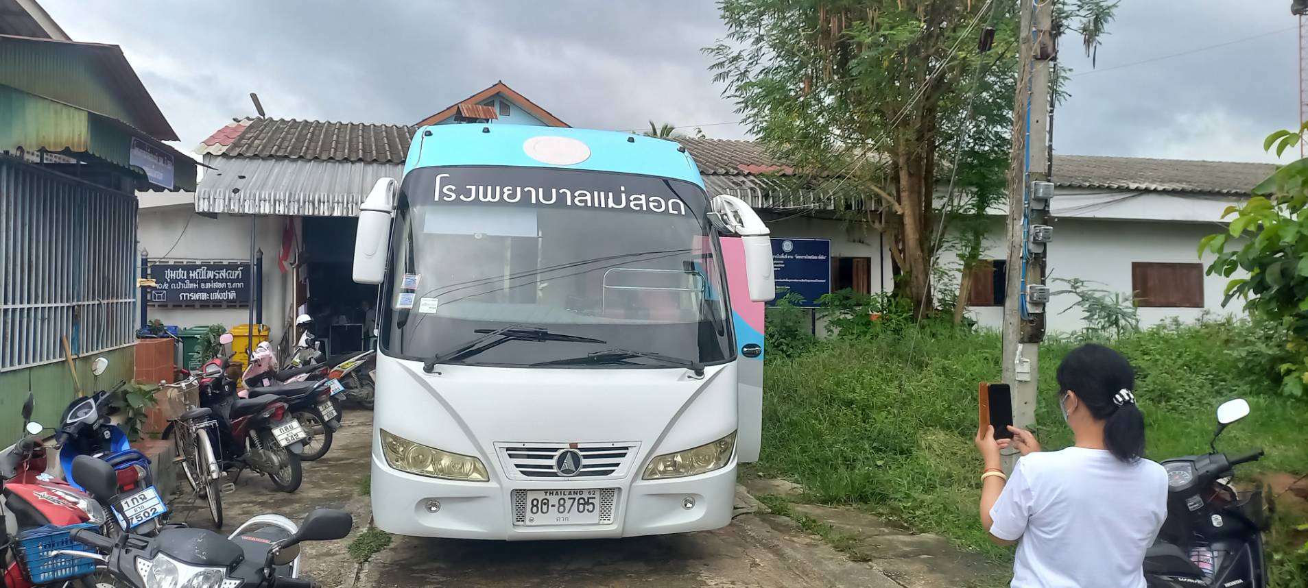 รพ.แม่สอด นำรถ X-RAY เคลื่อนที่บริการตรวจค้นหา คัดกรอง ผู้ป่วยวัณโรค  ที่ชุมชนมณีไพรสณฑ์