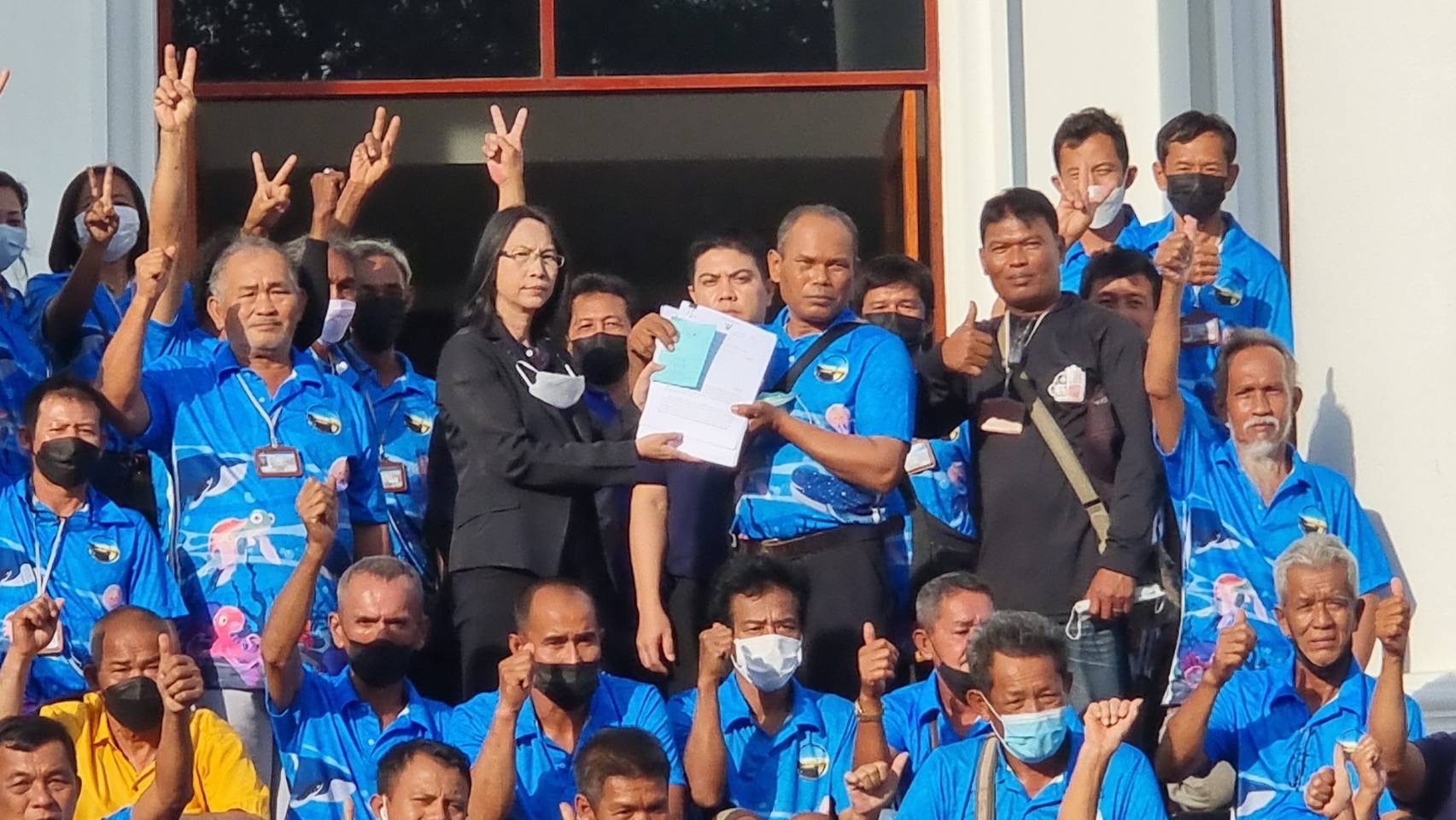 สมาคมประมงพื้นบ้าน ยื่นศาลปกครองระยอง ฟ้อง 7 หน่วยงาน จี้ฟื้นฟูทรัพยากรทางทะเล เหตุน้ำมันรั่วไหล