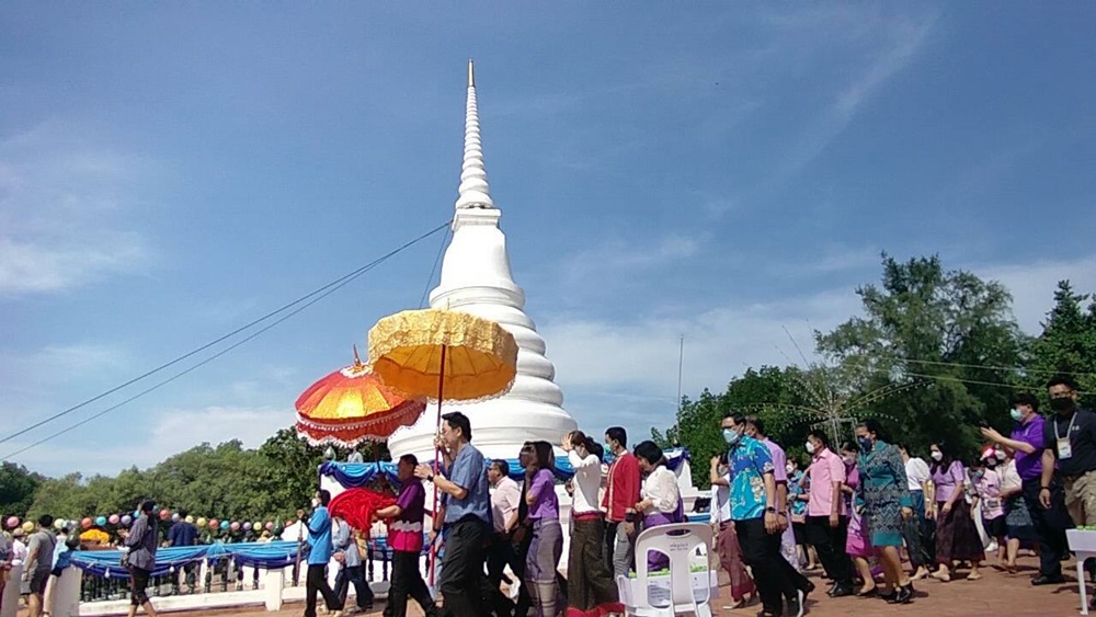 เทศบาลนครระยอง ห่มผ้าองค์เจดีย์กลางน้ำ ร่วมอนุรักษ์วัฒนธรรมสืบสานประเพณียาวนานกว่า 100 ปี