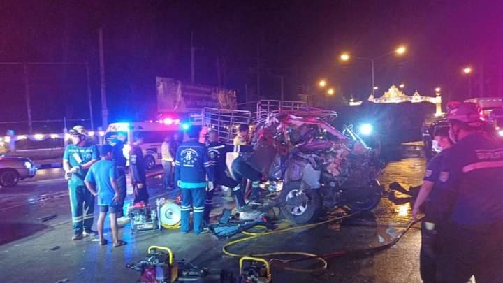 ชนกันเละ! สี่แยกทางหลวงตาก ใกล้ศาลากลางจังหวัด ดับ 5 สาหัส 12 