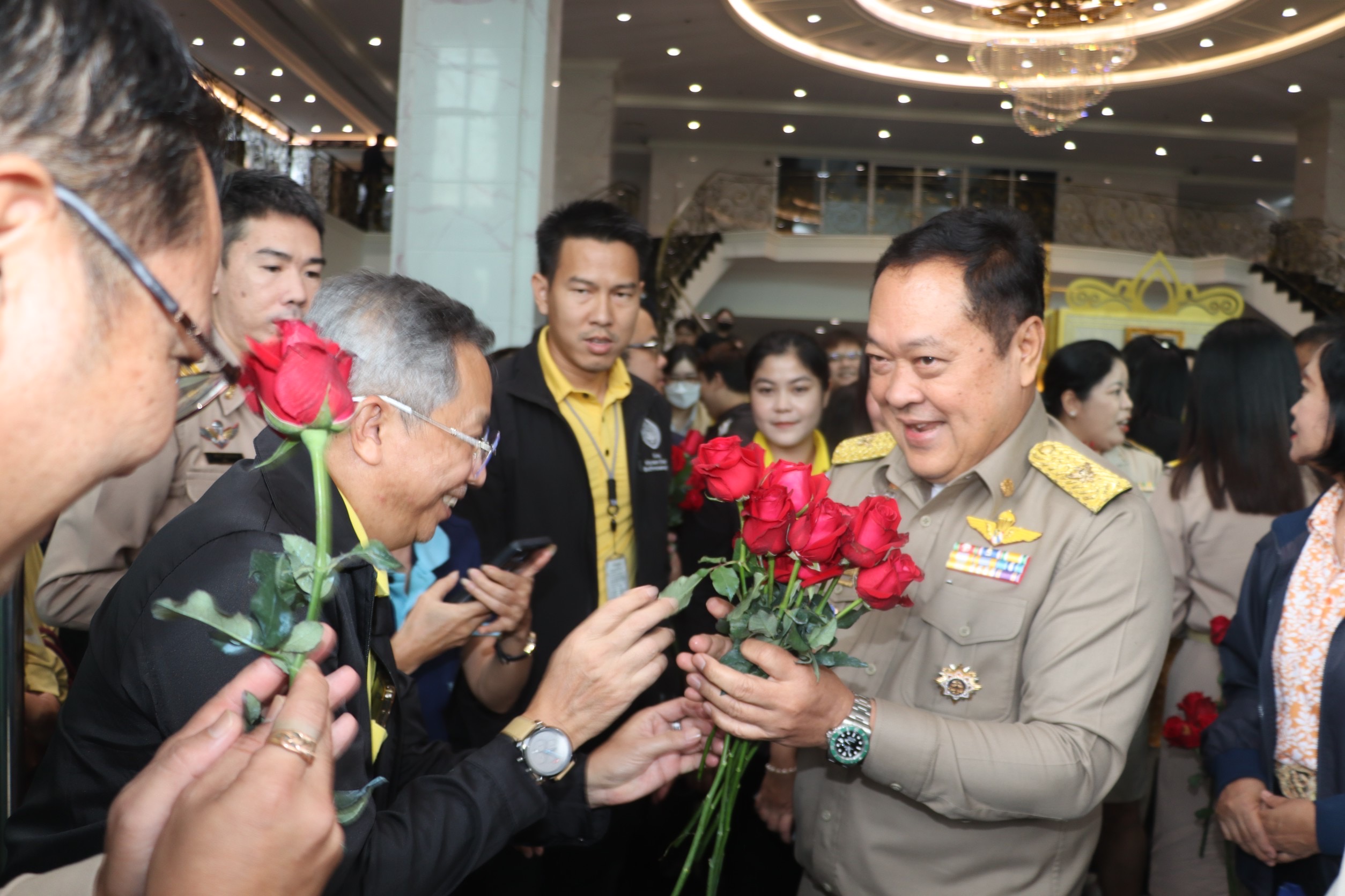 "ทวี" อำลา ขรก.กระทรวงยุติธรรม ขอบคุณทำงานร่วมกันมา 2ปี ฝากสานต่อภารกิจช่วยเหลือปชช.