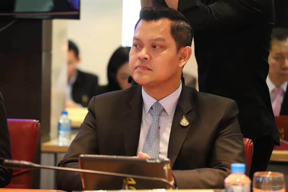 "ธนกร"ป้อง"บิ๊กตู่"ใช้ความเด็ดขาดแก้สิ่งผิดกม.ย้อน"เสรีพิศุทธิ์"เคยทำอะไรสำเร็จ บ้าง