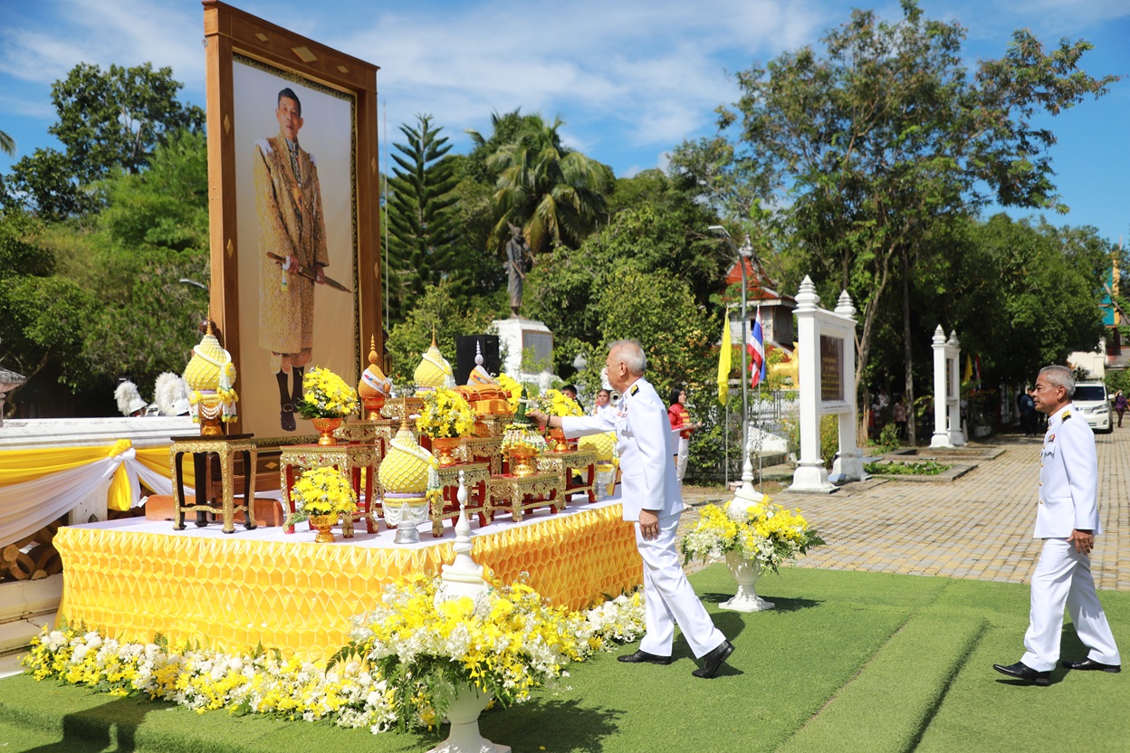 ในหลวงพระราชทานผ้าพระกฐิน 2567 ให้กระทรวงแรงงานทอดถวาย ณ วัดชลธาราสิงเห อำเภอตากใบ  