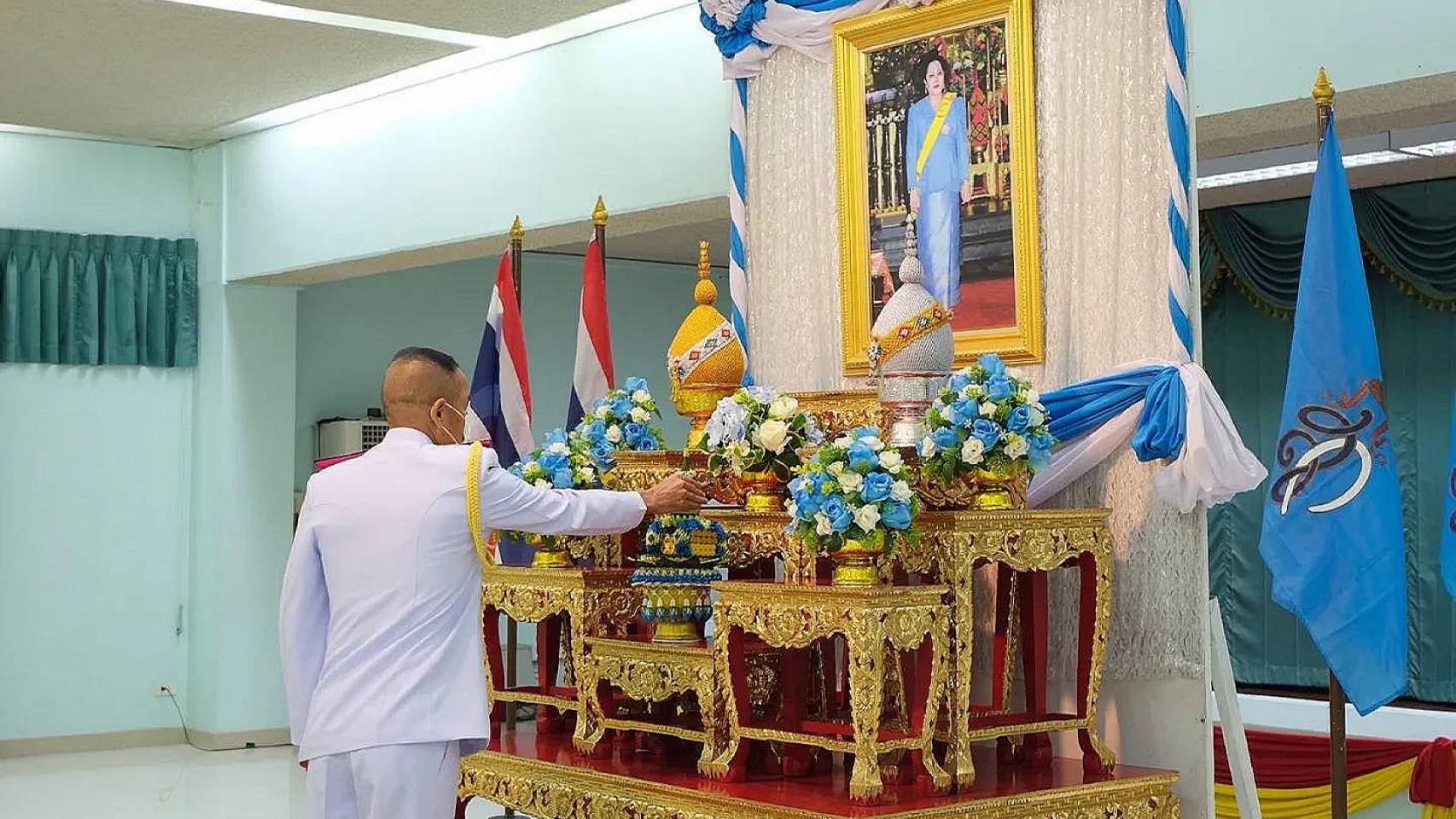 ผู้บัญชาการหน่วยบัญชาการสงครามพิเศษ นำกำลังพล ร่วมพิธีลงนามถวายพระพรชัยมงคล สมเด็จพระบรมราชชนนีพันปีหลวง 