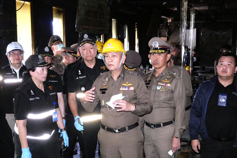 ผบ.ตร.ลงพื้นที่ไฟไหม้โรงเบียร์ลาดพร้าว เผยดับ 27 เจ็บ 63 เร่งสอบปมประมาท-ทางหนีไฟ