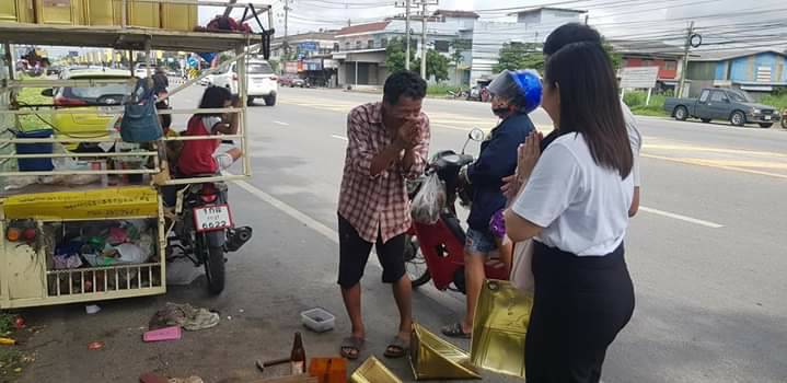 ชีวิตต้องสู้!! ทำที่ตักขยะขายเลี้ยงลูก 3 คน ภรรยาเส้นเลือดในสมองแตก
