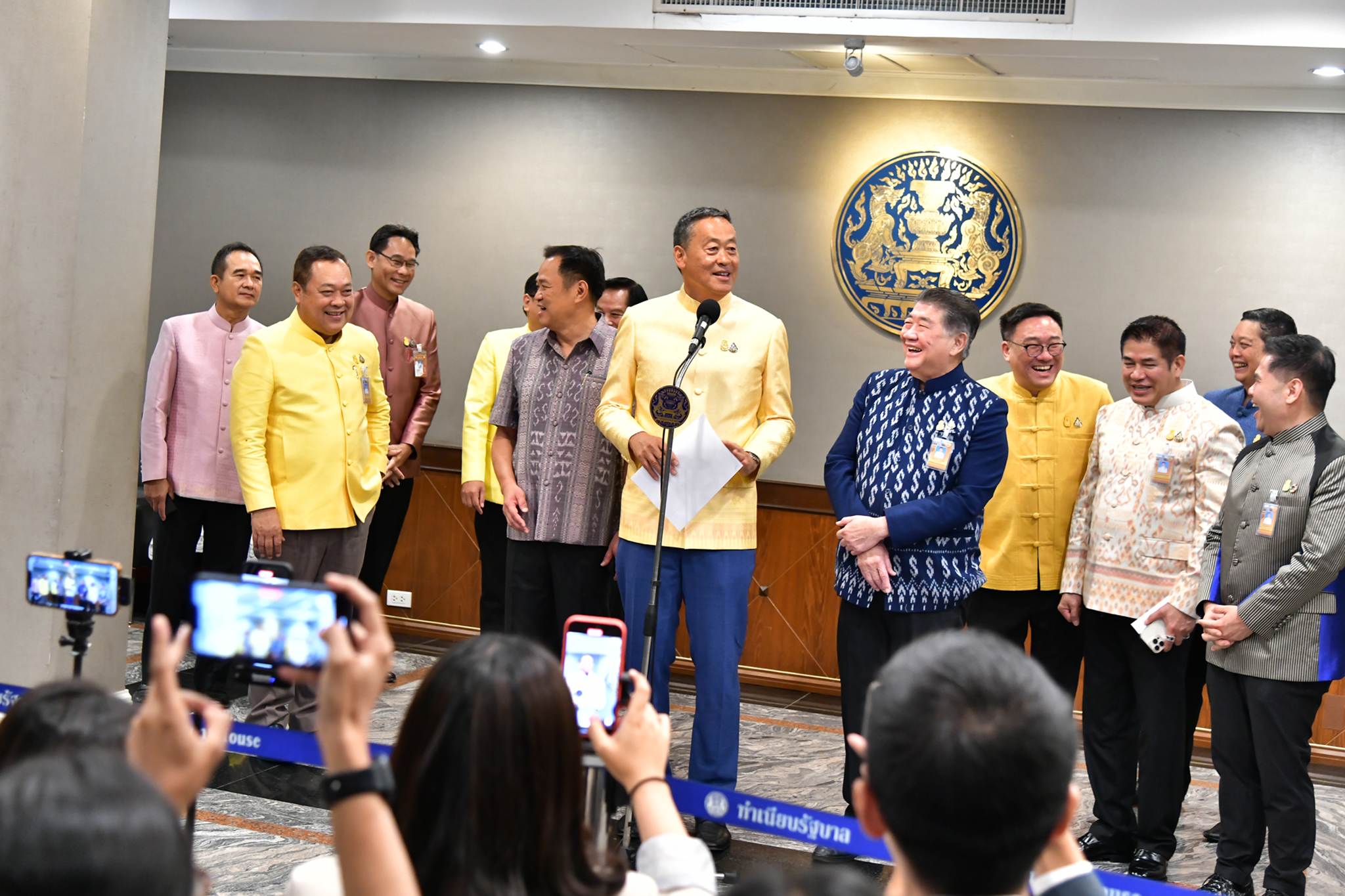 "นายกฯ" นำทีม "แกนนำพรรคร่วมรบ." แถลง หลังครม.ไฟเขียวหลักการ "ดิจิทัลวอลเล็ต" พร้อมส่ง "กฤษฎีกา"  ถามอำนาจหน้าที่ ธกส. 