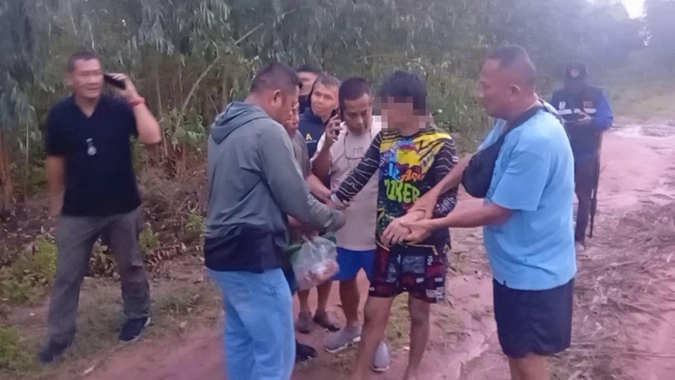 ลากคอฆาตกรหื่น! ตร.ระดมกำลัง 50 นายล้อมป่ารวบ “นายเอียง” ฆ่าทุบหัว “น้องน้ำหวาน” ม.6 แฉประวัติโฉดเพิ่งพ้นคุกคดีข่มขืน 