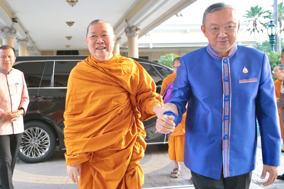 "นายกฯ" นิมนต์ "สมเด็จธงชัย" ทำบุญตึกไทยคู่ฟ้า -ครบรอบวันถึงแก่กรรม “เจ้าพระยารามราฆพ” เจ้าของบ้านสรสิงห์ เพื่อความเป็นสิริมงคล
