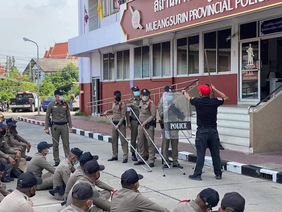 ตำรวจภูธรสังขะ ฝึกยุทธวิธี เสริมความรู้ เพื่อดูแลความปลอดภัยในชีวิตและทรัพย์สินของประชาชน 