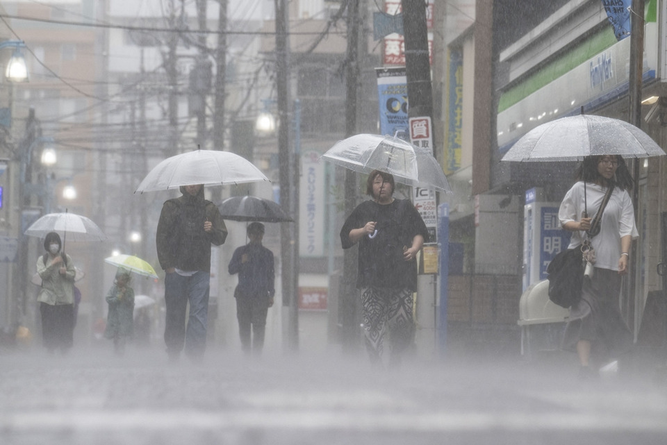 "ไต้ฝุ่นชังมี" เคลื่อนเข้าใกล้ "โตเกียว" ทำฝนตกหนัก ยกเลิกกว่า 600 เที่ยวบิน เตือนน้ำท่วมหลายพื้นที่