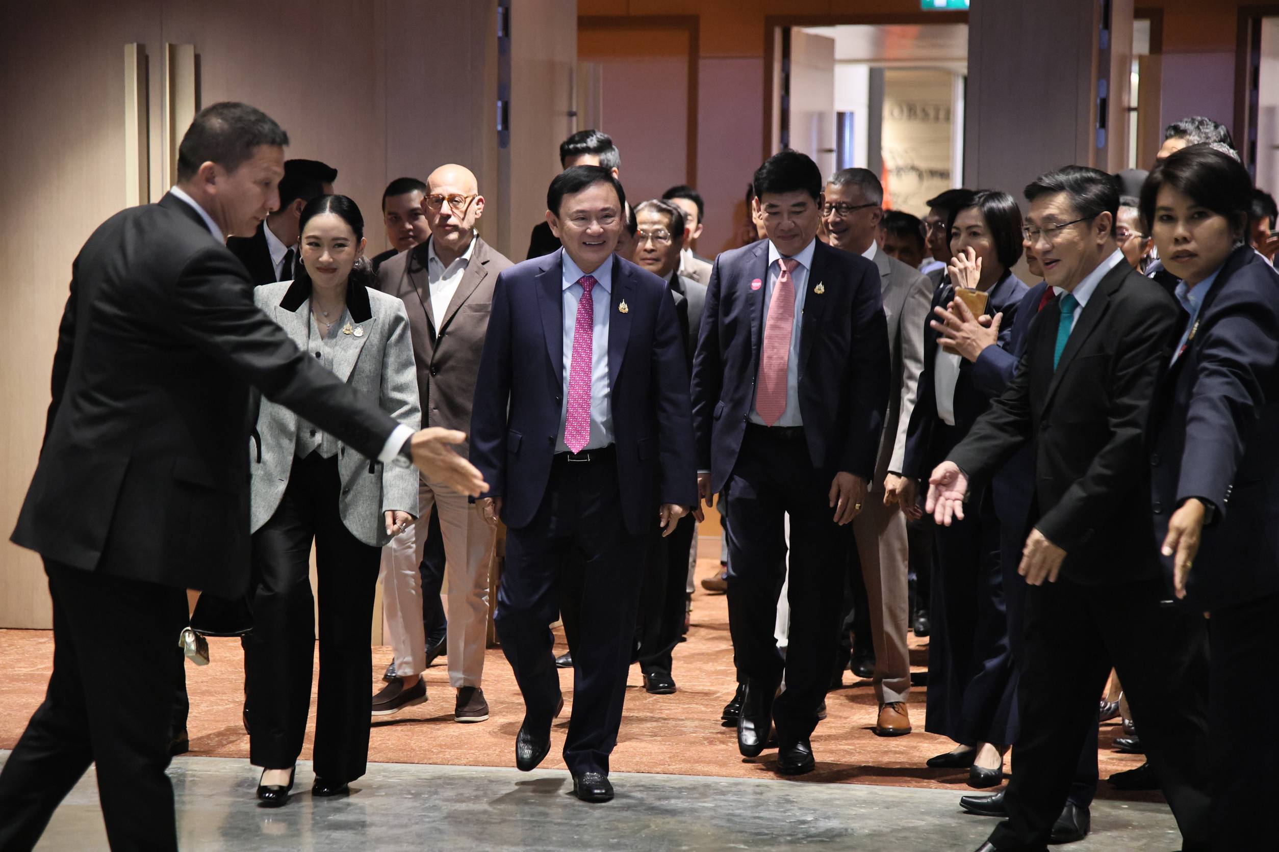 “ทักษิณ” มาแล้ว ! เตรียมโชว์วิชั่น งาน  “SPLASH – Soft Power Forum 2025”  ครอบครัวชินวัตร ให้กำลังใจ 