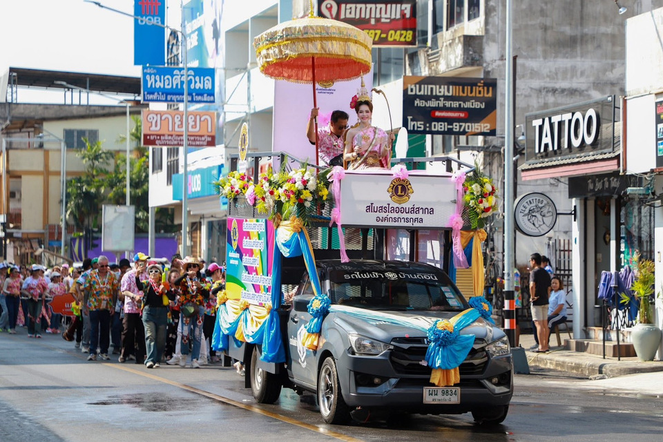 คึกคักทั้งเมือง! สุราษฎร์ธานีเปิดมหาสงกรานต์ 2569 ผู้ว่าฯ นำสรงน้ำพระ คนแห่ร่วมแน่นศาลหลักเมือง