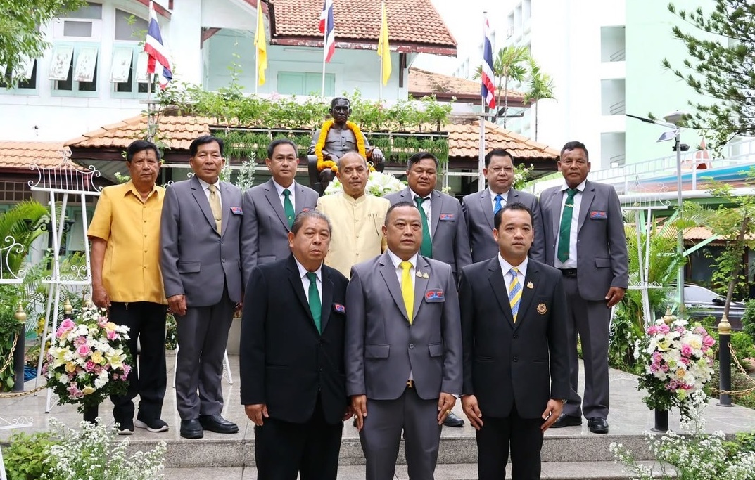 สสท. ร่วมกับขบวนการสหกรณ์ วางพวงมาลาเนื่องใน "วันพิทยาลงกรณ์"