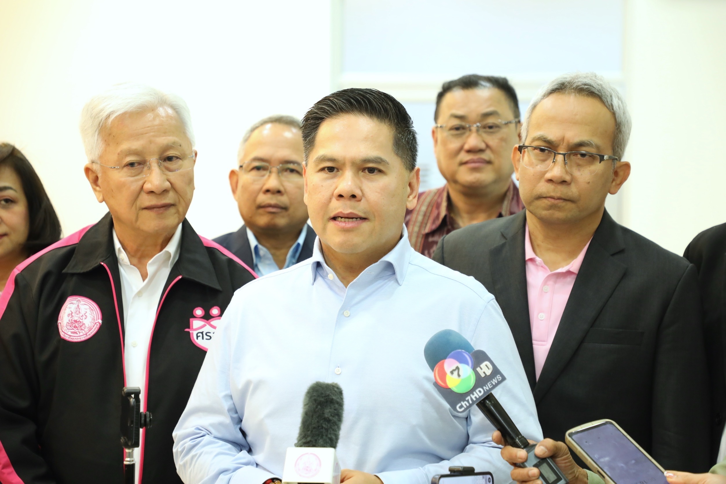 "วราวุธ"ประณามคนขาย-ผลิตบุหรี่ไฟฟ้าให้เด็กเล็กวอนผู้ปกครองช่วยดูแลย้ำ'พม.'พร้อมร่วมทำงานกับทุกฝ่าย 