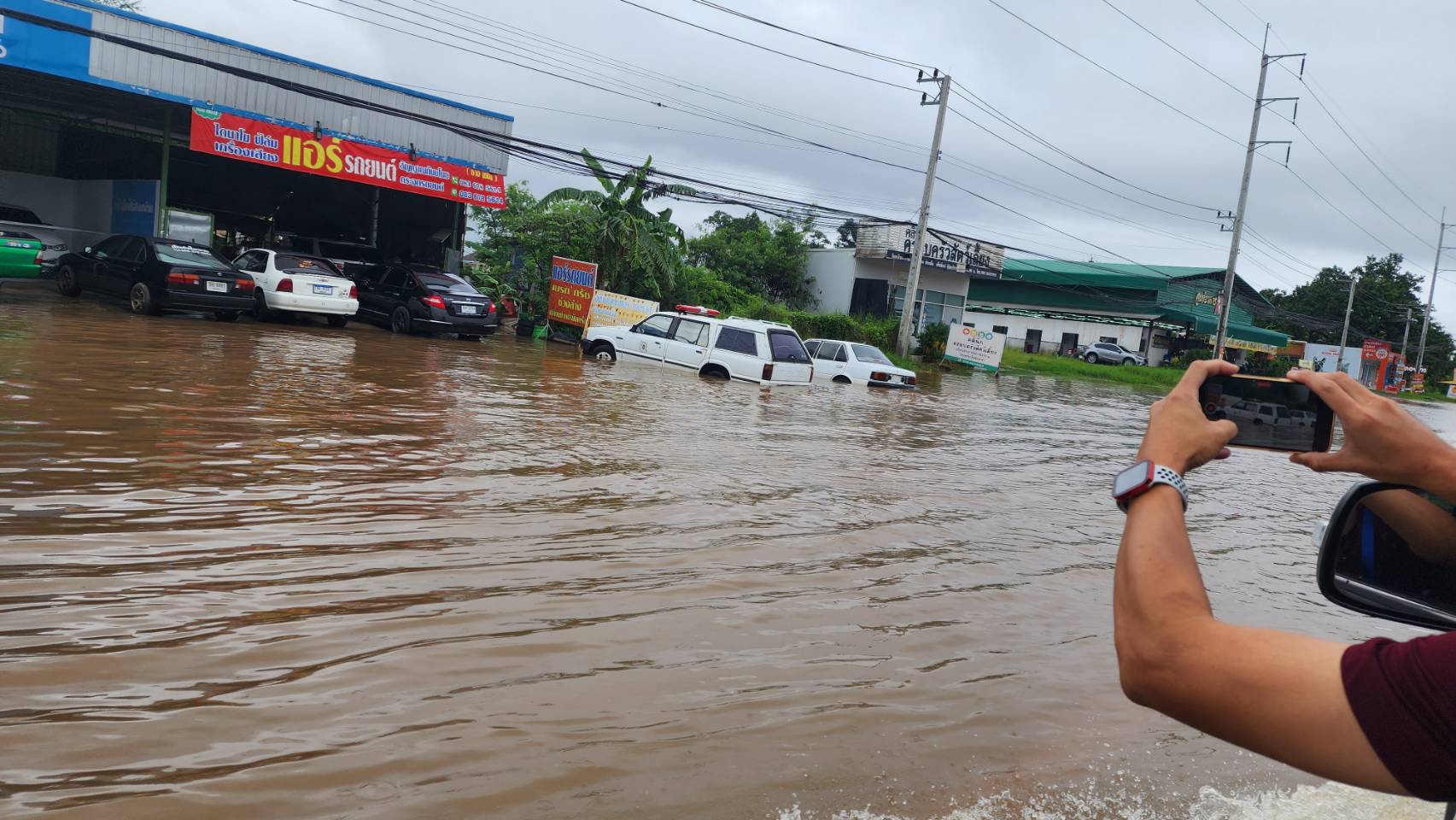 ขอนแก่นฝนตกหนักน้ำท่วมถนนหลายสายโรงเรียนคนตาบอดยังอ่วมท่วมซ้ำซาก 
