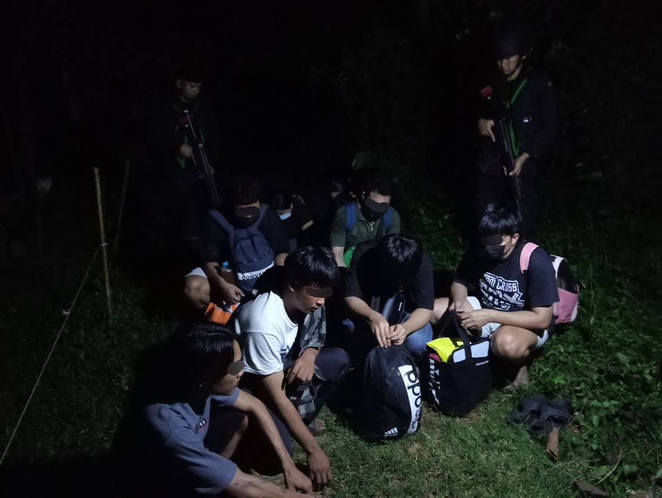 ทหารพรานรวบ 8 คนไทย ลอบข้ามแดนเป็นแอดมินเว็บพนันค่าจ้างล่อใจสูงสุด 22,000 บาท 